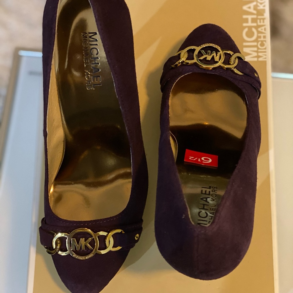 Purple suede MK pumps